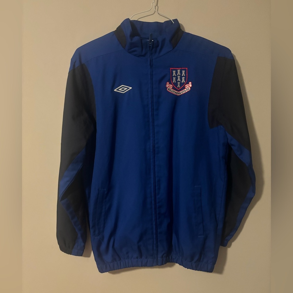 Youth Umbro Ballymena United FC Full Zip Warmup size Youth XL